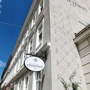 Hotel-pension Fuenfhaus Pensjonat